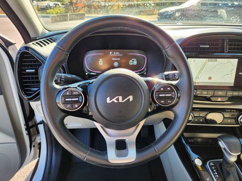 Used 2023 Kia Soul EX image 18