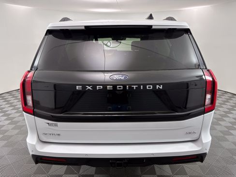 Used 2025 Ford Expedition Max Active AWD/4WD image 4
