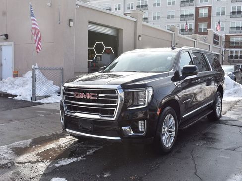 Used 2024 GMC Yukon XL SLT w/ SLT Premium Package image 2