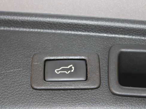 Used 2016 Subaru Forester 2.5i Touring w/ Eyesight & Navigation System AWD/4WD image 16