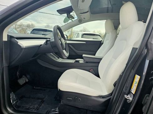 Used 2023 Tesla Model Y Long Range image 18