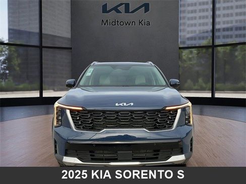 Certified 2025 Kia Sorento S image 8