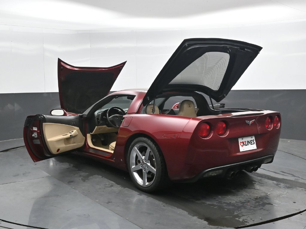 Used 2007 Chevrolet Corvette Coupe w/ Preferred Equipment Group RWD image 40
