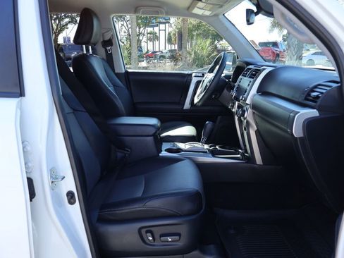 Used 2022 Toyota 4Runner SR5 Premium image 9