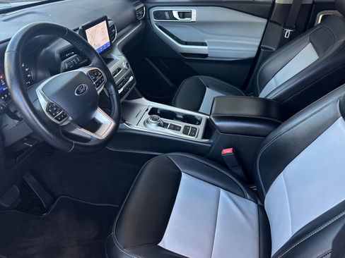Certified 2022 Ford Explorer XLT w/ Equipment Group 202A image 9