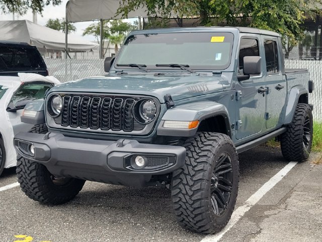 Used 2024 Jeep Gladiator Sport AWD/4WD image 4