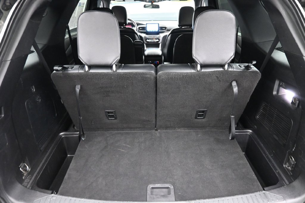 Used 2020 Ford Explorer XLT w/ Equipment Group 202A AWD/4WD image 12