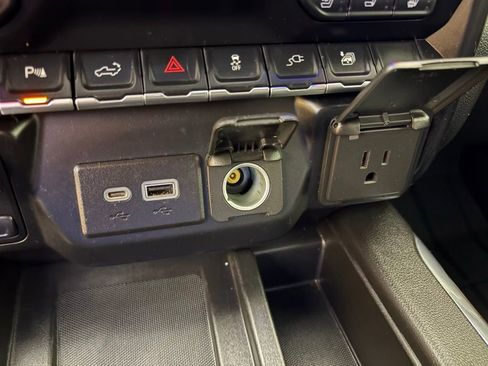 Used 2022 Chevrolet Silverado 1500 High Country AWD/4WD image 39