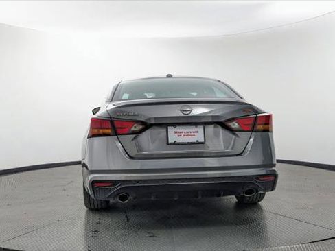 Used 2024 Nissan Altima 2.5 SR FWD image 7