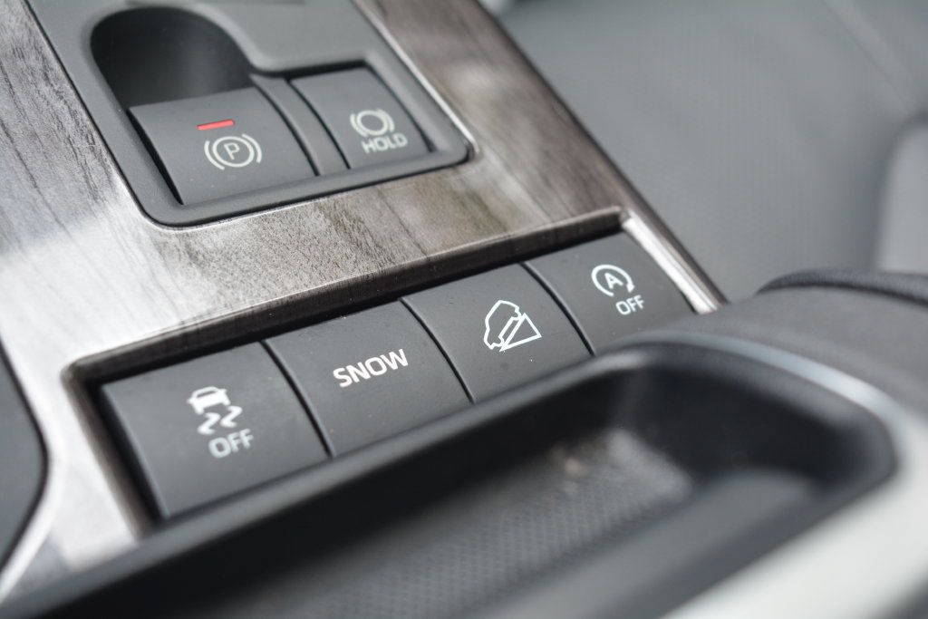 Used 2021 Toyota Highlander Platinum AWD/4WD image 22