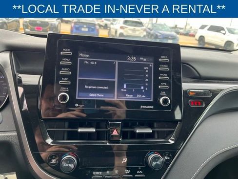 Used 2016 Toyota Camry XLE image 8