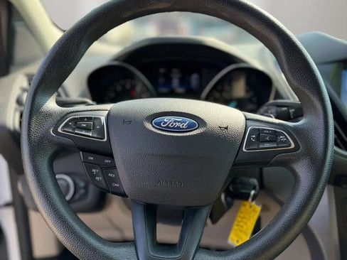 Used 2017 Ford Escape SE w/ Equipment Group 201A FWD image 18