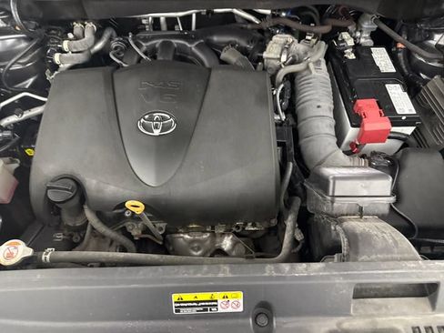 Used 2022 Toyota Highlander LE AWD/4WD image 39