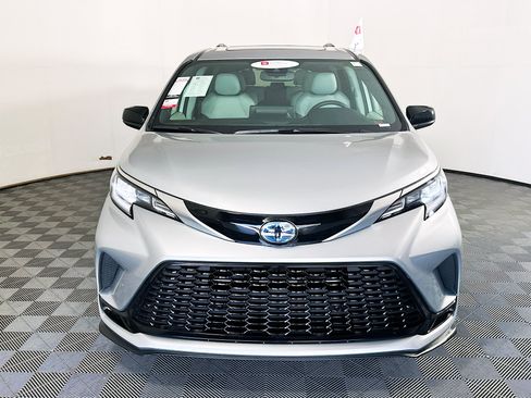 Certified 2023 Toyota Sienna XSE w/ XSE Plus Package FWD image 8