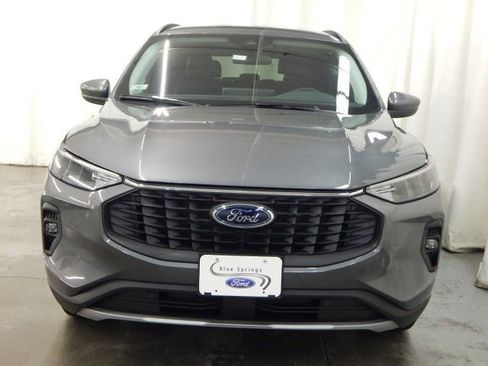 Used 2025 Ford Escape SE image 9