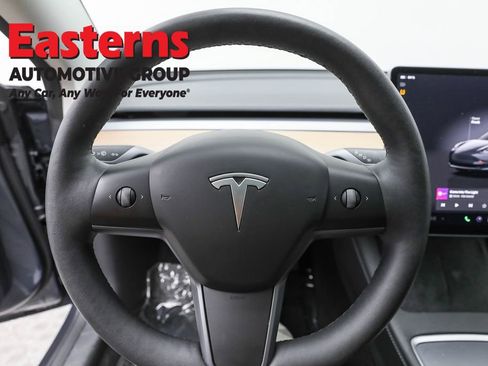 Used 2023 Tesla Model 3 Standard Range image 10