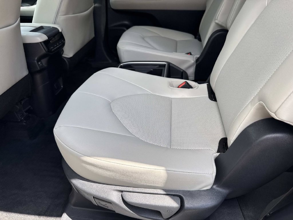 Used 2025 Toyota Grand Highlander FWD image 15