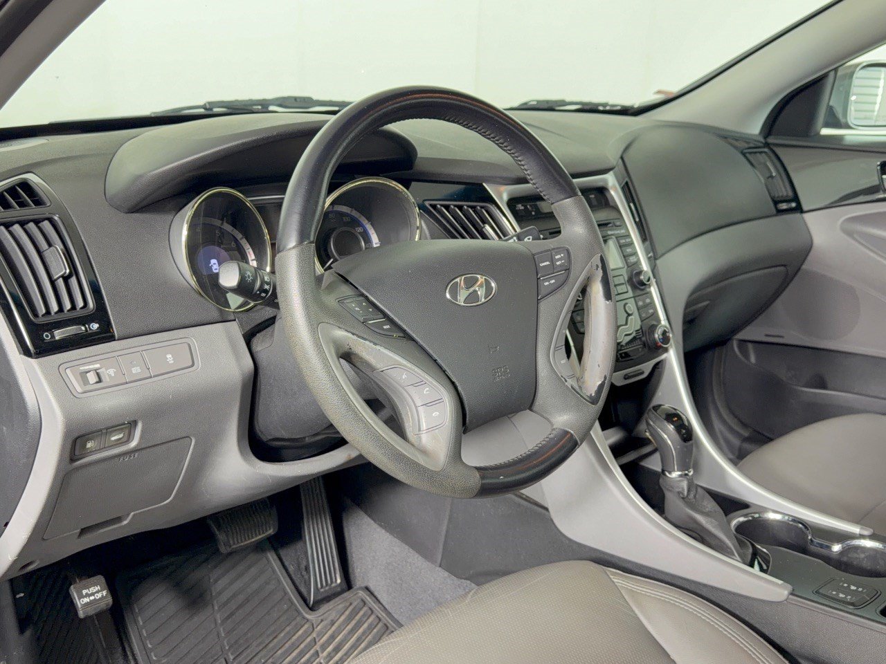 Used 2013 Hyundai Sonata Limited FWD image 4
