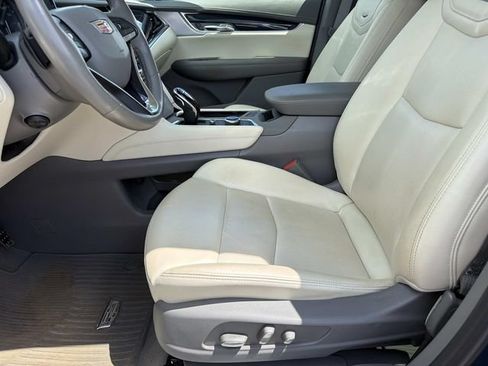 Used 2024 Cadillac XT6 Premium Luxury w/ Technology Package FWD image 15