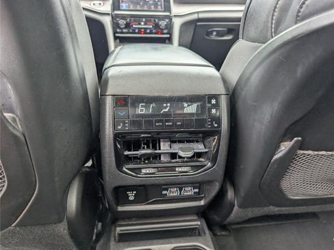Used 2022 Jeep Grand Cherokee L Limited AWD/4WD image 21