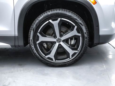 Used 2025 Volkswagen Tiguan SE image 29