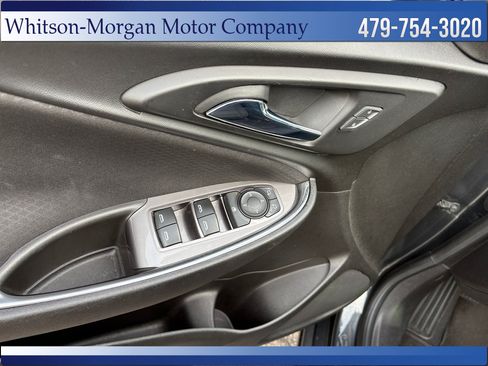Used 2017 Chevrolet Malibu LT FWD image 12