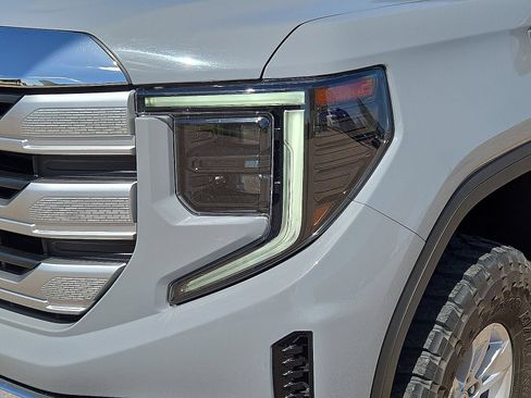 Used 2024 GMC Sierra 1500 SLE AWD/4WD image 9