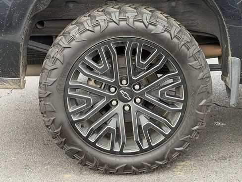 Used 2019 Chevrolet Silverado 1500 RST AWD/4WD image 9