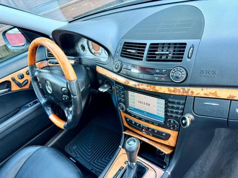 Used 2008 Mercedes-Benz E 350 4MATIC Sedan image 29