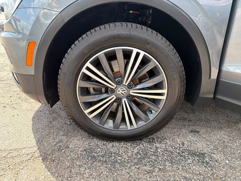 Used 2018 Volkswagen Tiguan SEL AWD/4WD image 30