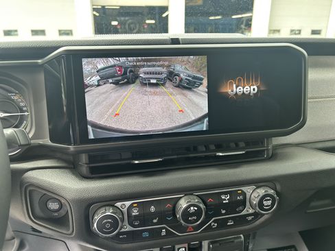 Used 2024 Jeep Wrangler Sport S w/ Convenience Group AWD/4WD image 22