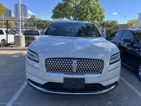 Used 2023 Lincoln Nautilus Reserve AWD/4WD image 2