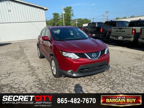 Used 2019 Nissan Rogue Sport SV w/ Technology Package FWD image 3