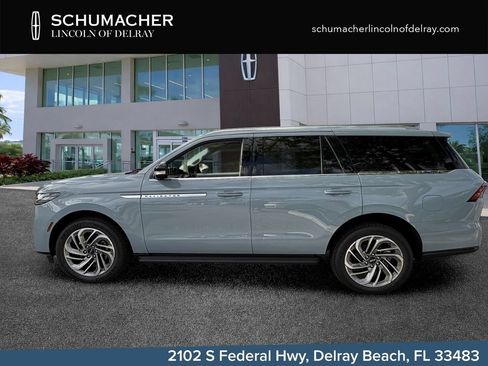 New 2026 Lincoln Navigator Premiere AWD/4WD image 4