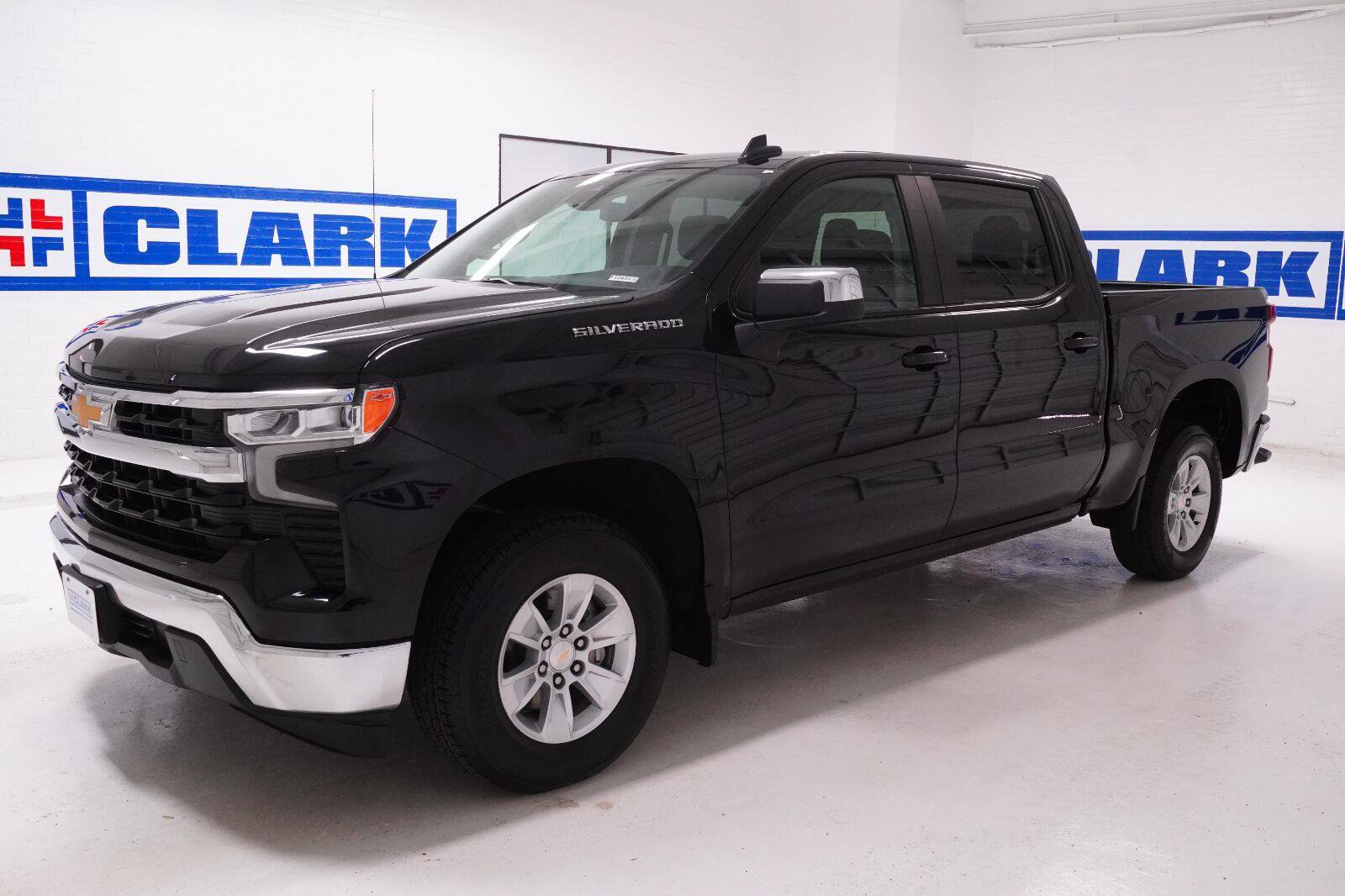 Used 2025 Chevrolet Silverado 1500 LT RWD image 31
