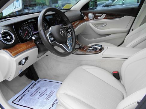 Used 2019 Mercedes-Benz E 300 4MATIC image 13