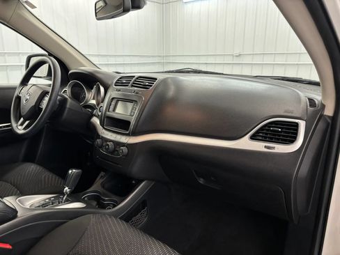 Used 2020 Dodge Journey SE w/ Blacktop Package FWD image 34