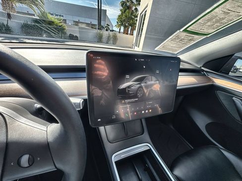 Used 2024 Tesla Model Y 2WD image 12