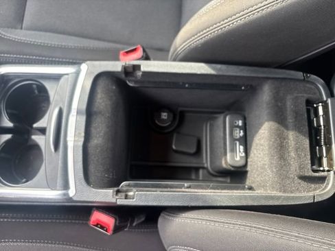 Used 2017 Dodge Charger SE image 24