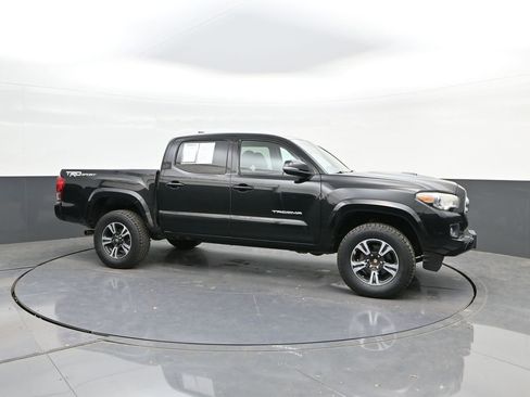 Used 2017 Toyota Tacoma TRD Sport w/ Tow Package image 17