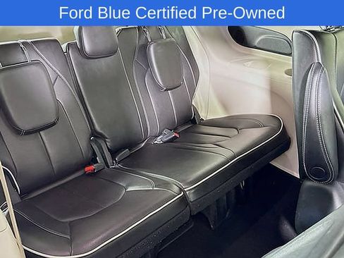 Used 2023 Chrysler Pacifica Limited FWD image 42