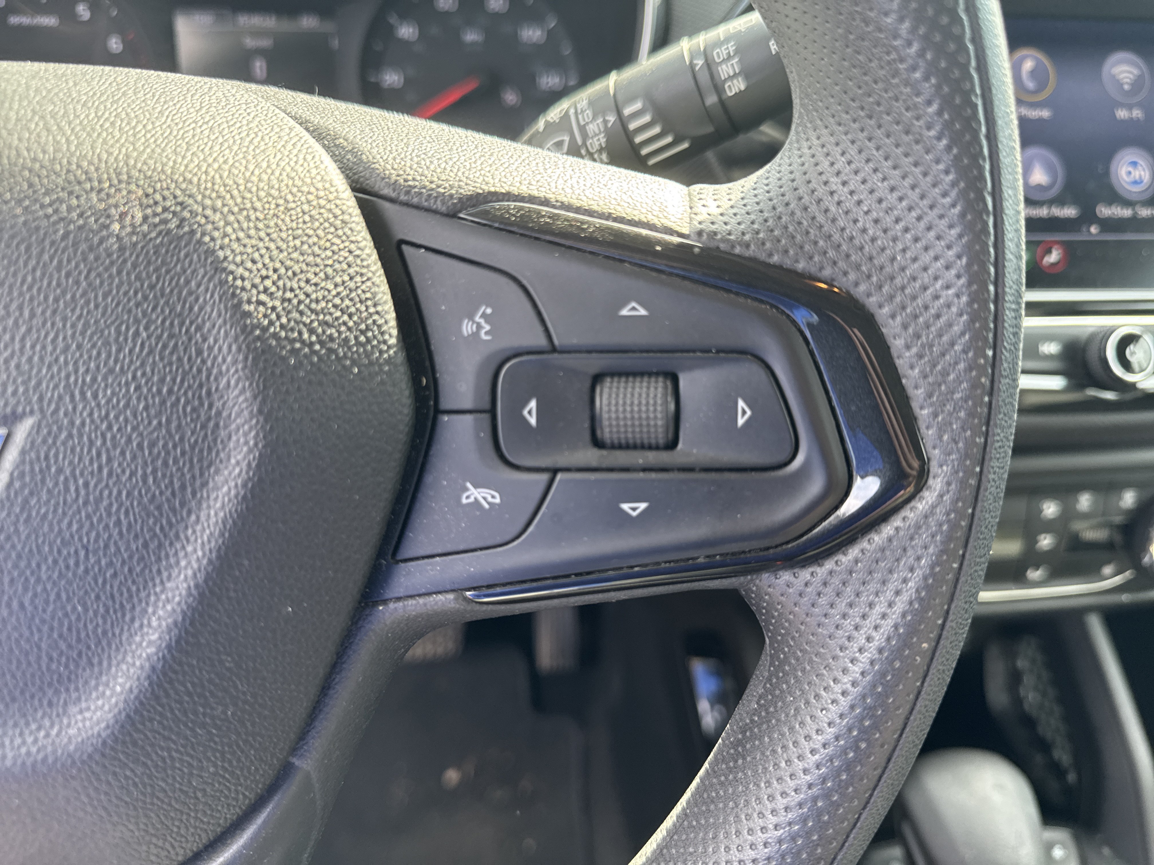 Used 2021 Chevrolet TrailBlazer LT w/ Convenience Package FWD image 9