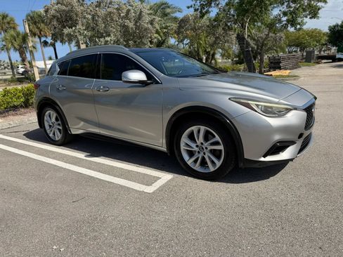 Used 2018 INFINITI QX30 FWD image 7