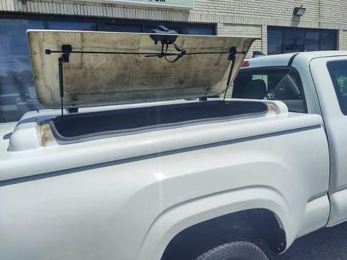 Used 2018 Toyota Tacoma SR RWD image 62