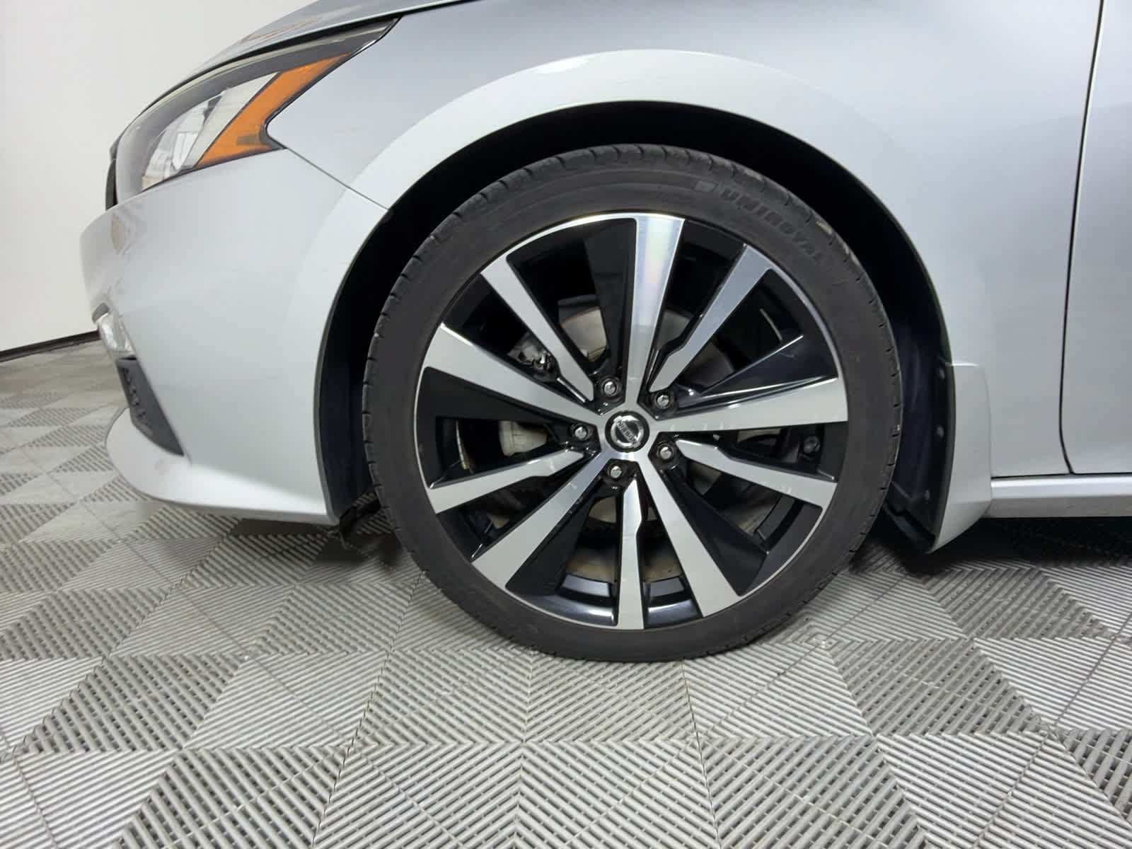 Used 2019 Nissan Altima 2.5 SR w/ SR Premium Package FWD image 10