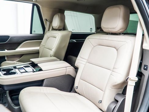 Used 2024 Lincoln Navigator Reserve w/ Monochromatic Package image 36