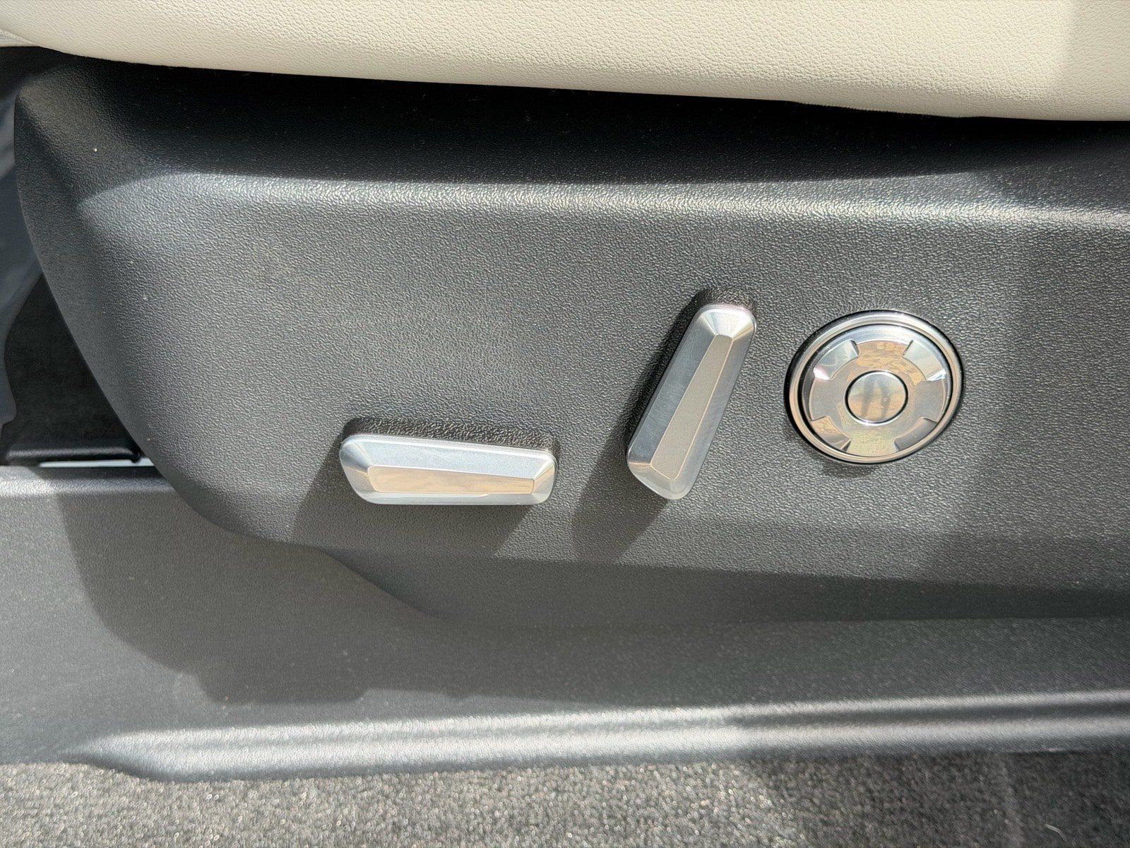 New 2026 Lincoln Navigator Reserve AWD/4WD image 28