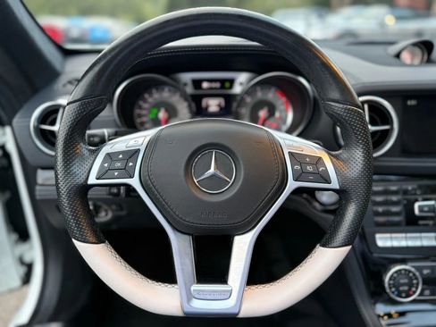 Used 2015 Mercedes-Benz SL 550 image 31