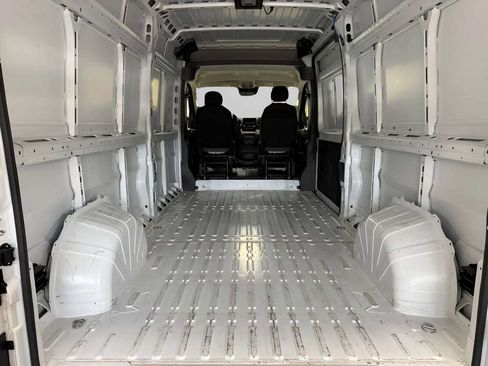 Used 2024 RAM ProMaster 2500 w/ Safety Group FWD image 8