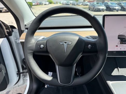 Used 2022 Tesla Model Y Long Range AWD/4WD image 21